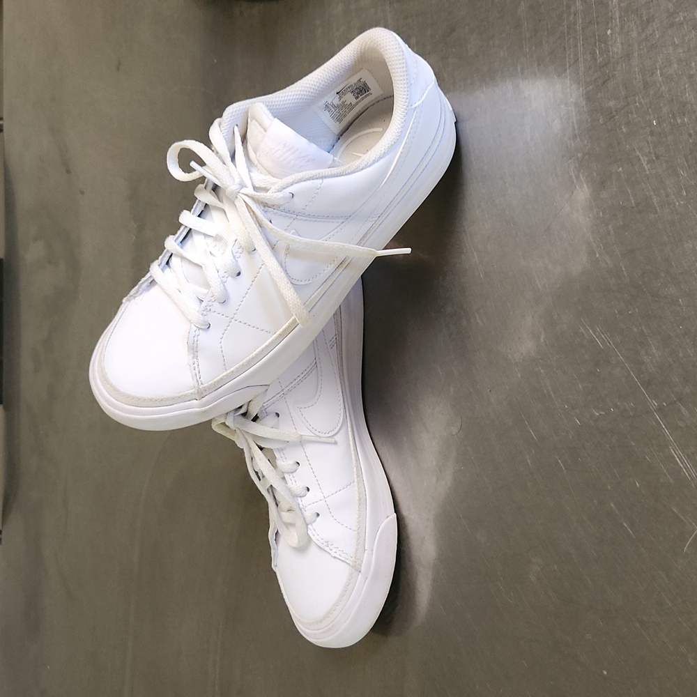 Boys Nike Court Legacy shoes size 4Y